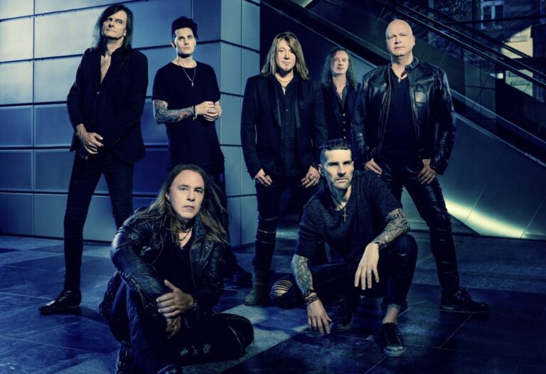 Helloween divulgam capa de «Giants & Monsters»