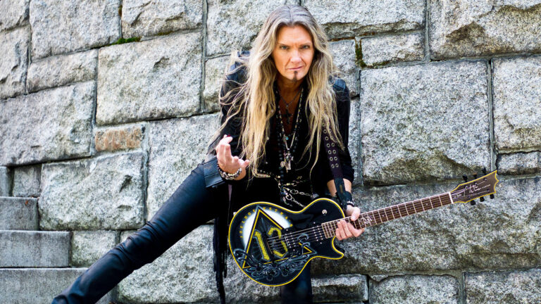 Joel Hoekstra’s 13 partilha novo single «You Can Give»