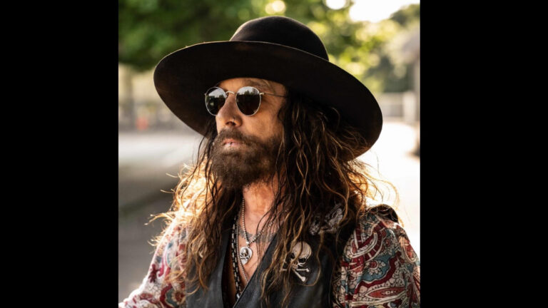 John Corabi lança single «When I Was Young»