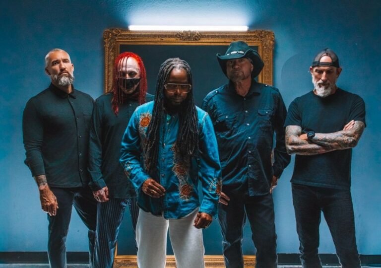 Sevendust lançam novo single «Is This The Real You»