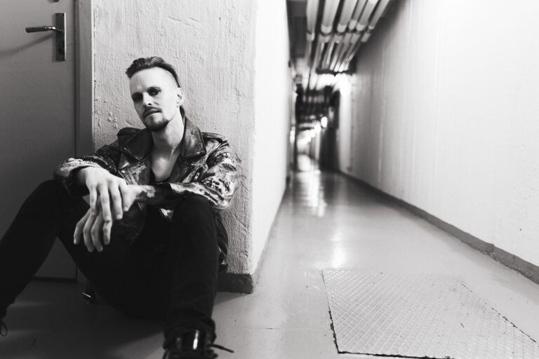 Erik Grönwall partilha single «Born to Break»