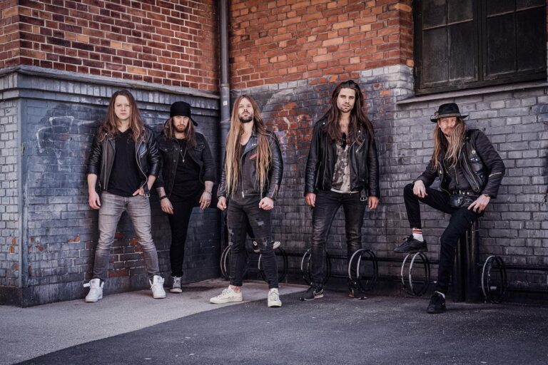 H.E.A.T. lançam vídeo para o tema «Set Me On Fire»