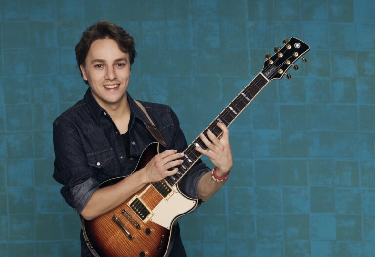 Matteo Mancuso junta-se a Steve Vai para novo single «Solar Wind»