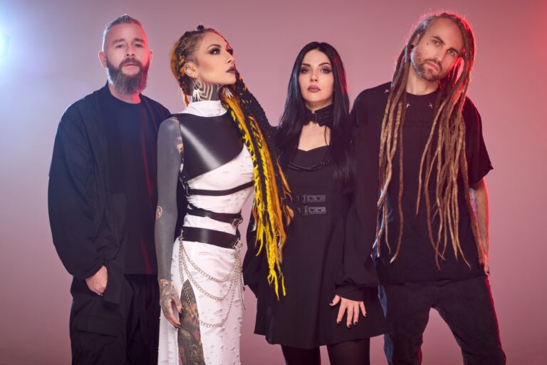 Infected Rain lançam novo single «Stranger»