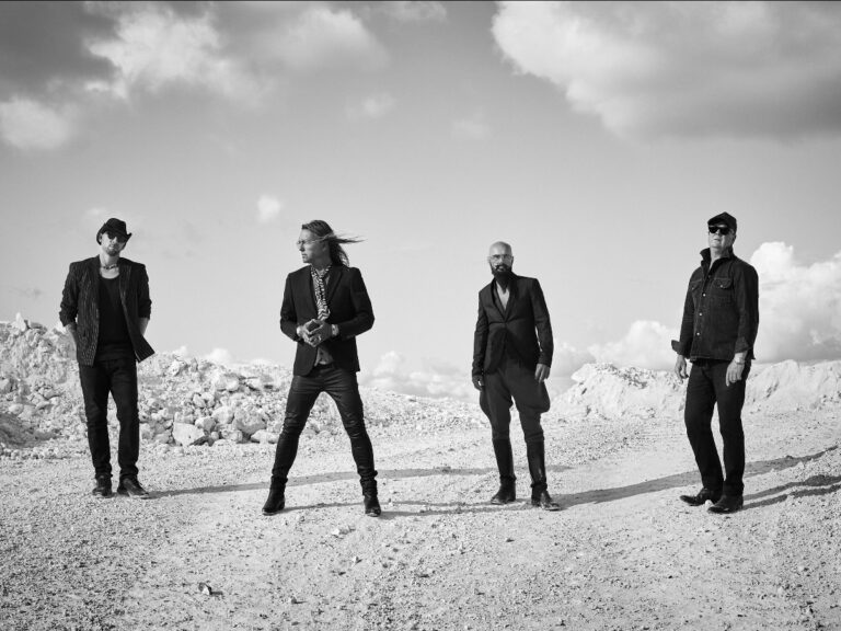 Electric Guitars lançam single «The Messenger»