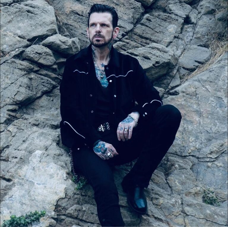 Ricky Warwick lança vídeo para «Seek Zen Destroy»