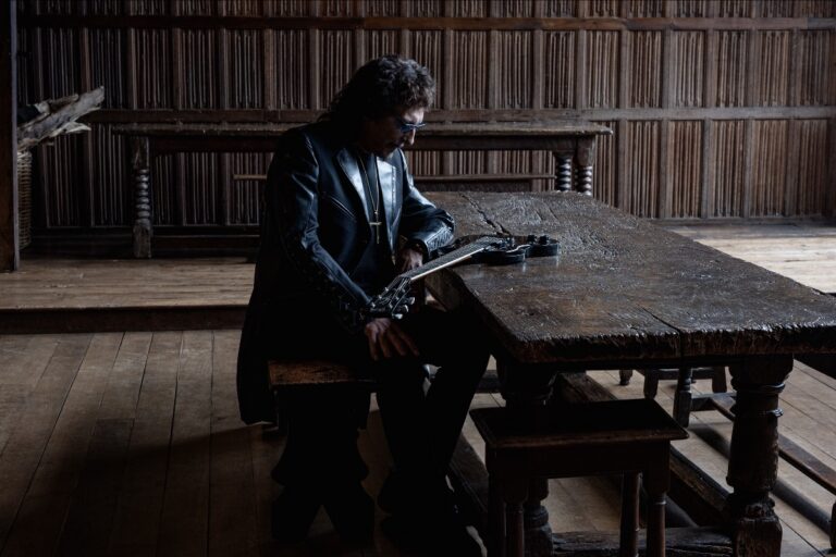 Tony Iommi anuncia álbum a solo «From The Dark»