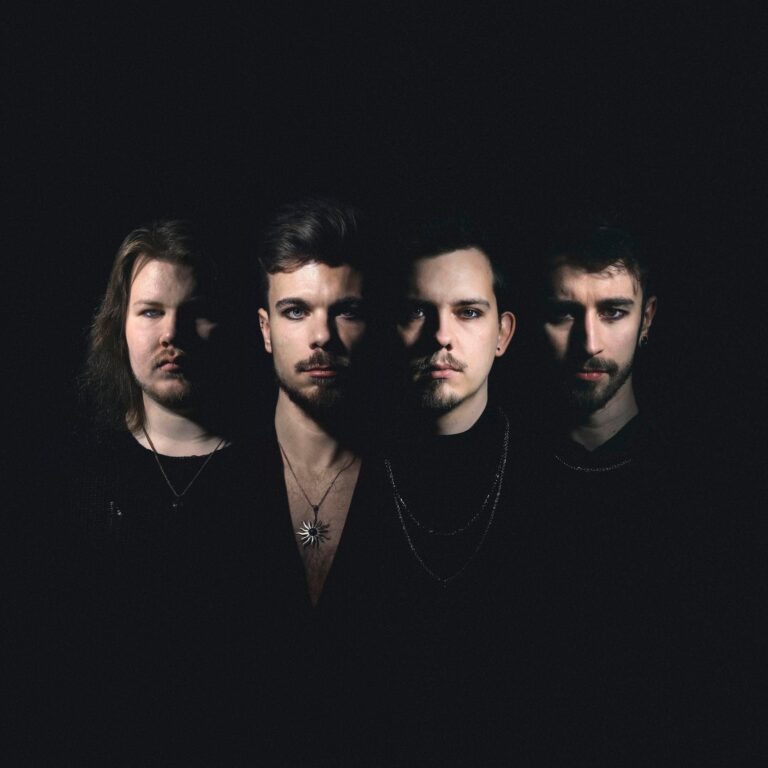 Royal Sorrow lançam novo single «Covert»
