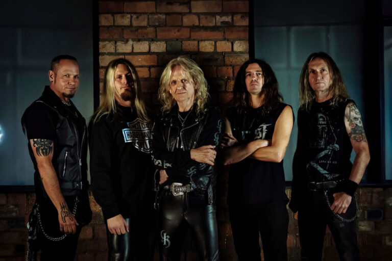 KK’s Priest lançam versão de «Never Satisfied»